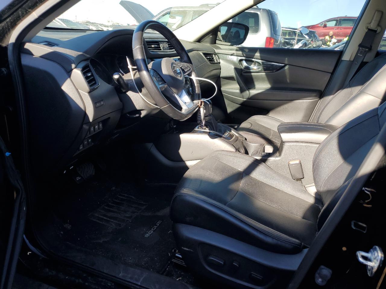 2017 Nissan Rogue - Image 8