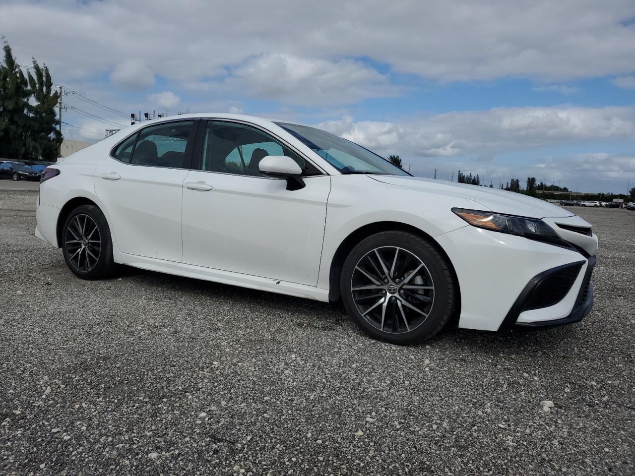 2021 Toyota Camry - Image 4