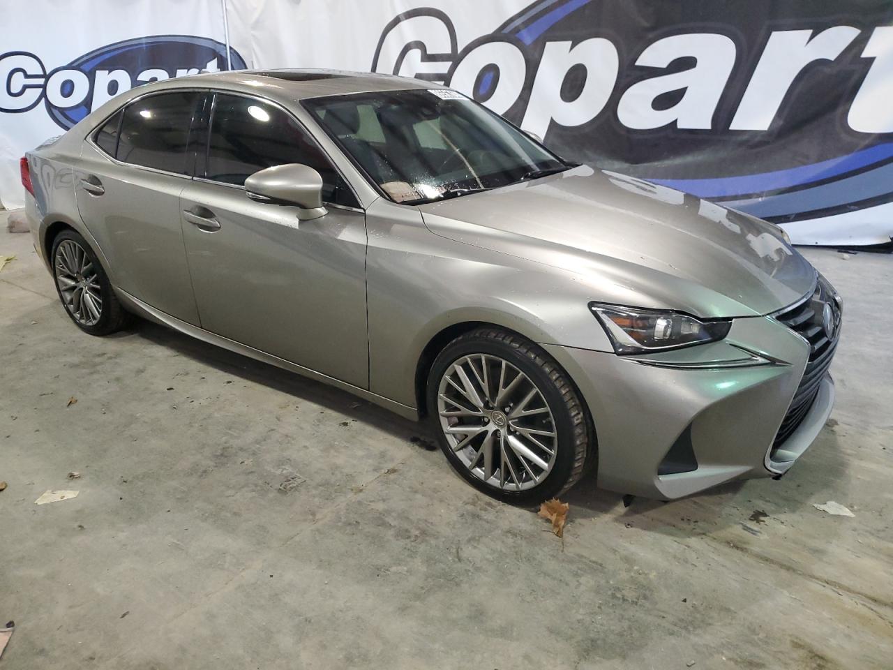 2017 Lexus IS - Image 4