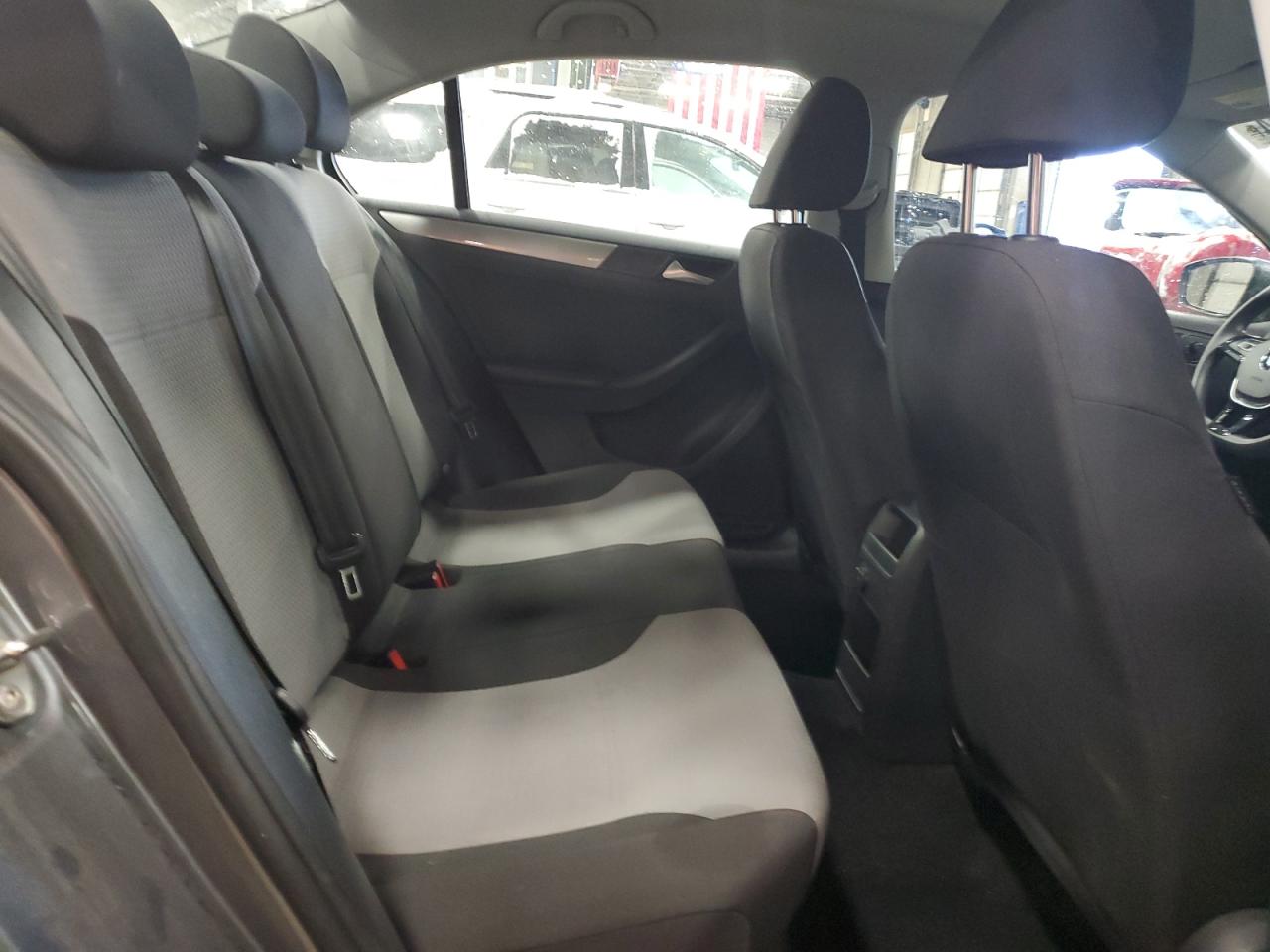 2017 Volkswagen Jetta - Image 10