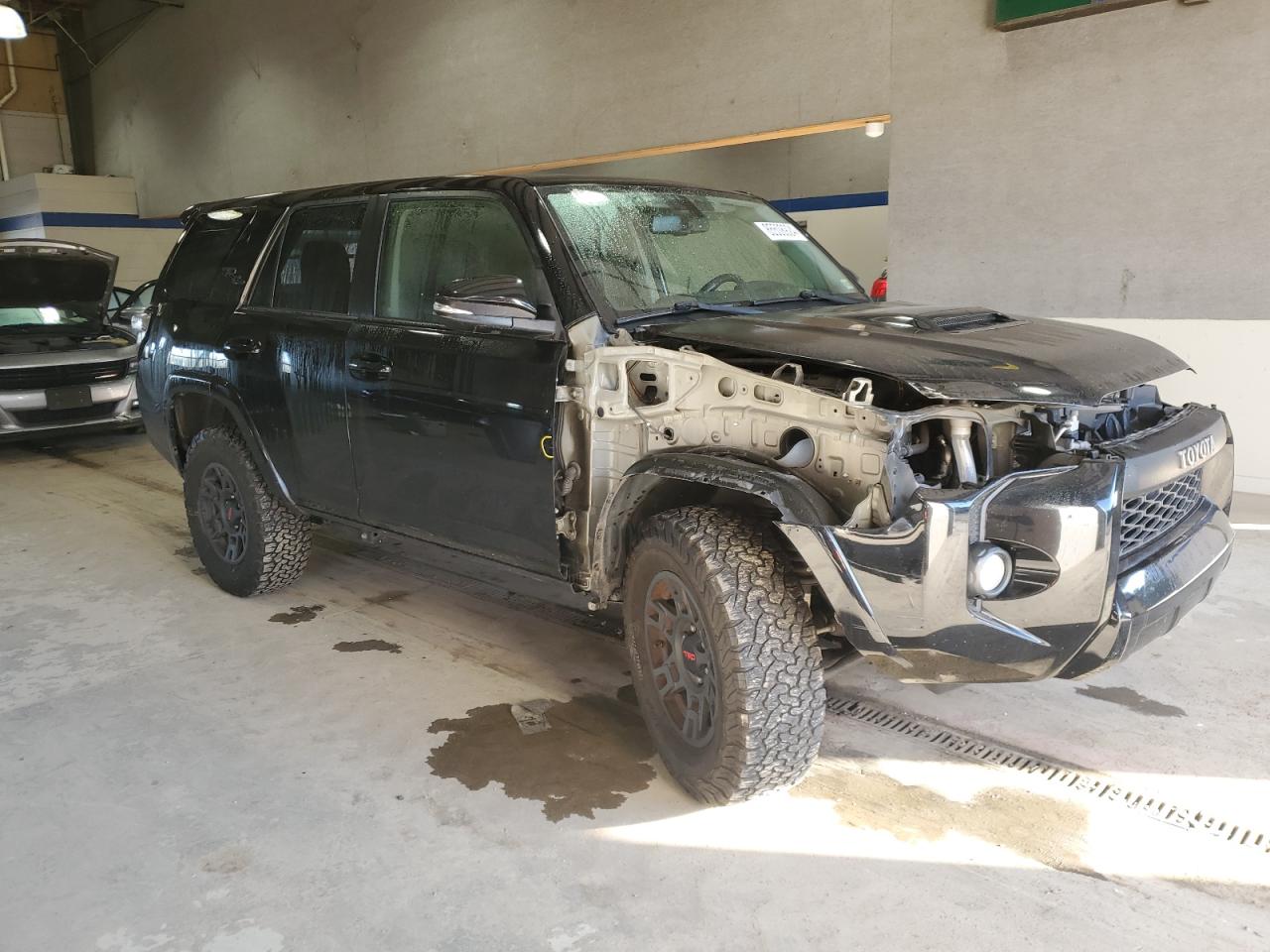 VIN JTEBU5JR1J5528279 2018 TOYOTA 4RUNNER no.4