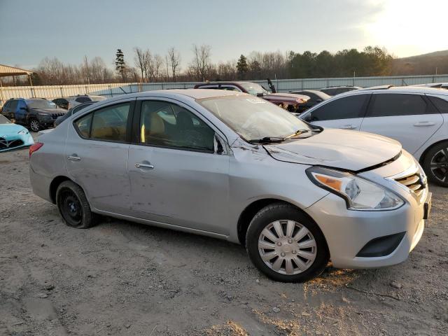  NISSAN VERSA 2019 Srebrny
