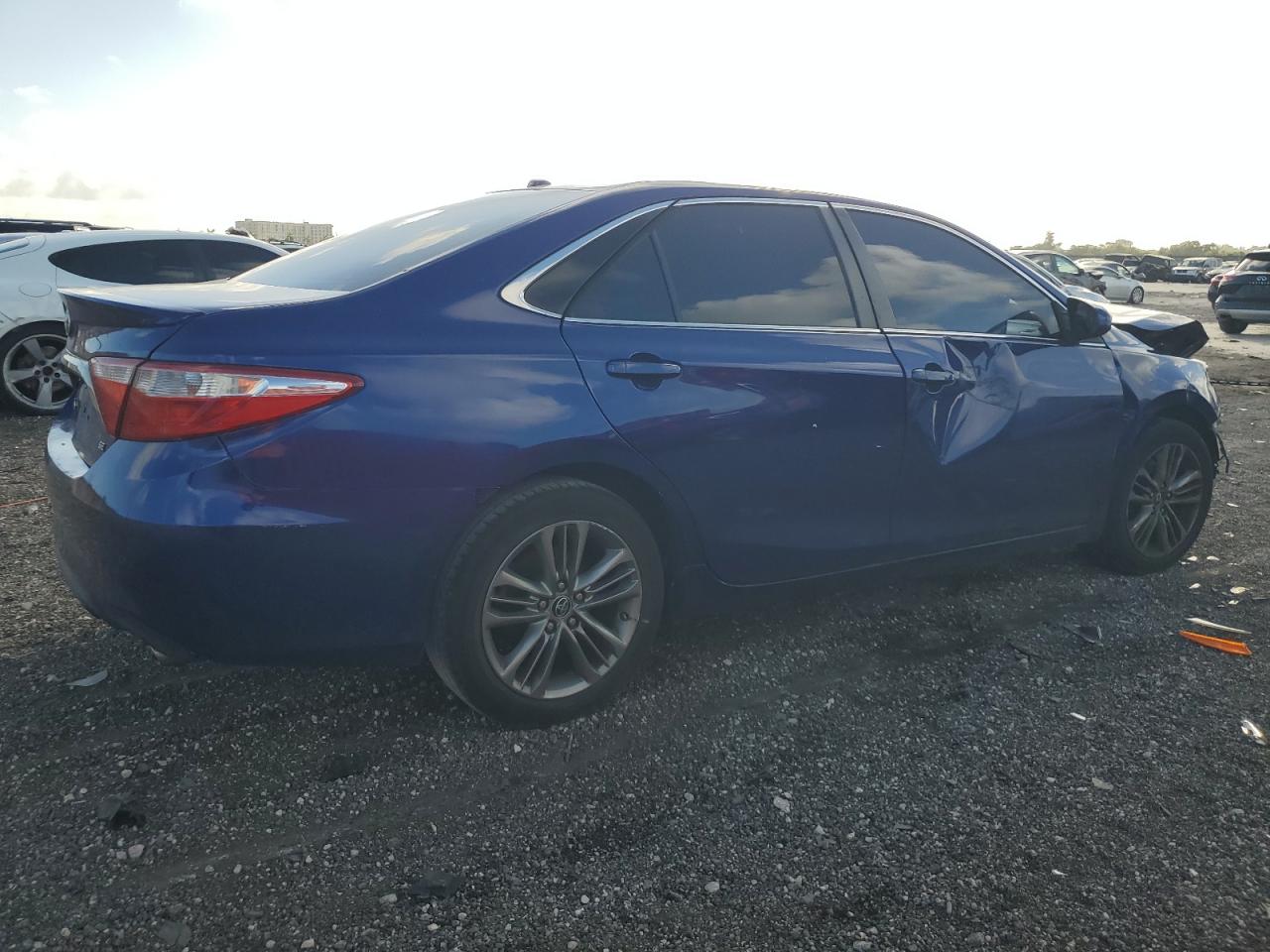 VIN 4T1BF1FK1GU180027 2016 TOYOTA CAMRY no.3