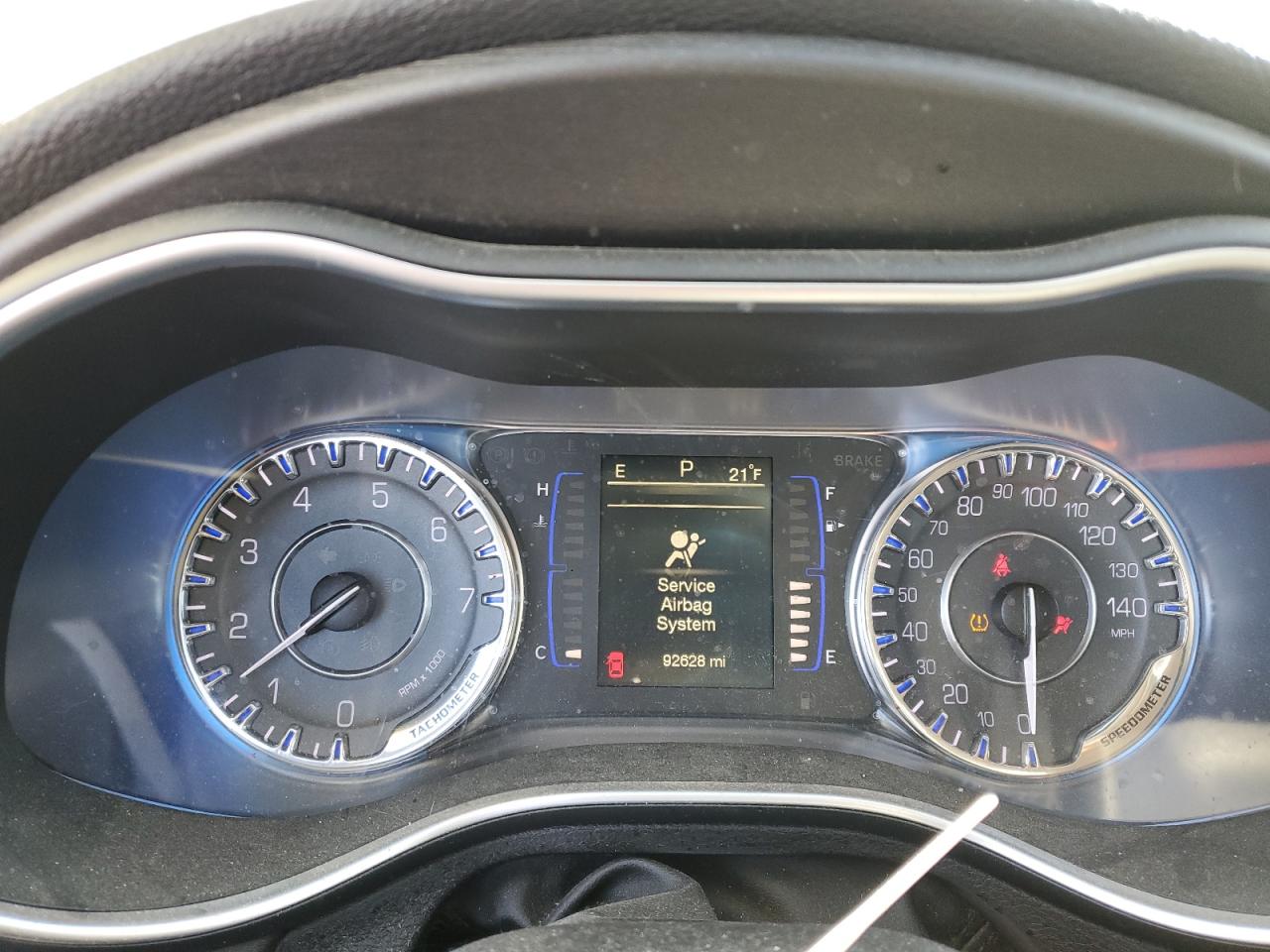 2016 Chrysler 200 - Image 9