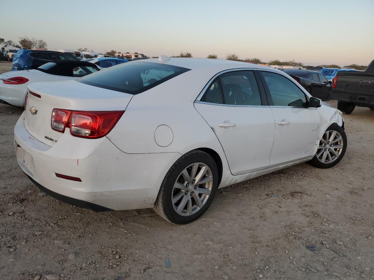 VIN 1G11E5SL9EF299351 2014 CHEVROLET MALIBU no.3