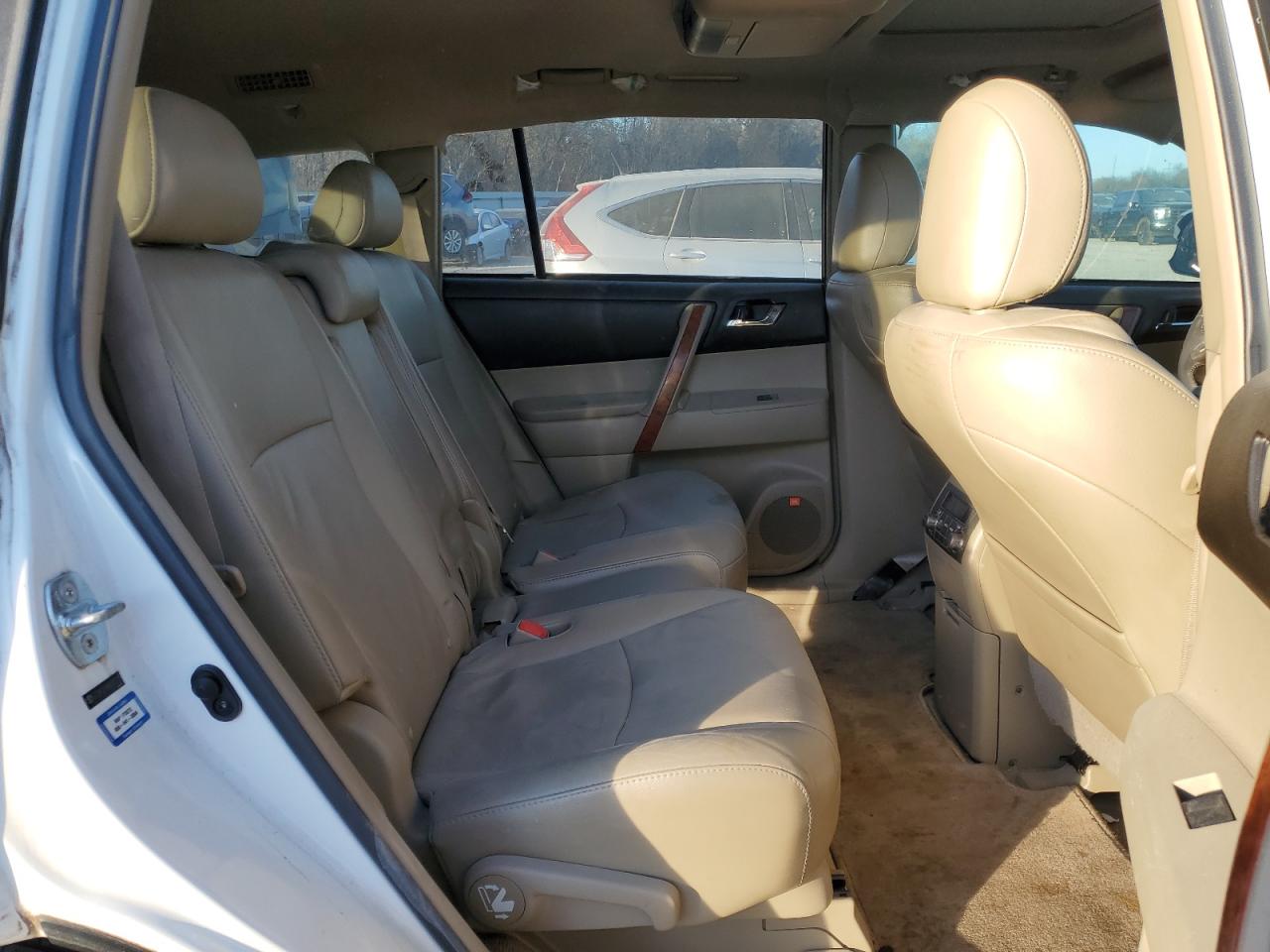 2010 Toyota Highlander - Image 11