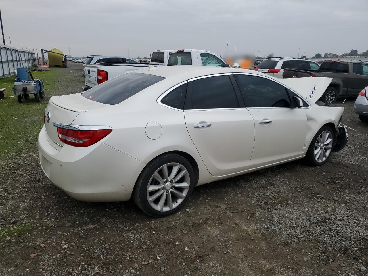 VIN 1G4PT5SV4E4205697 2014 BUICK VERANO no.3