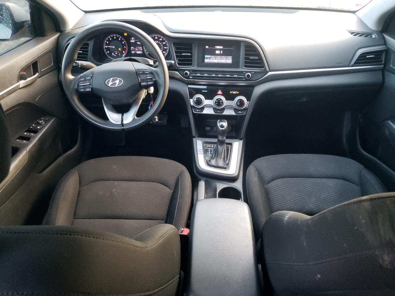 2019 Hyundai Elantra - Image 8