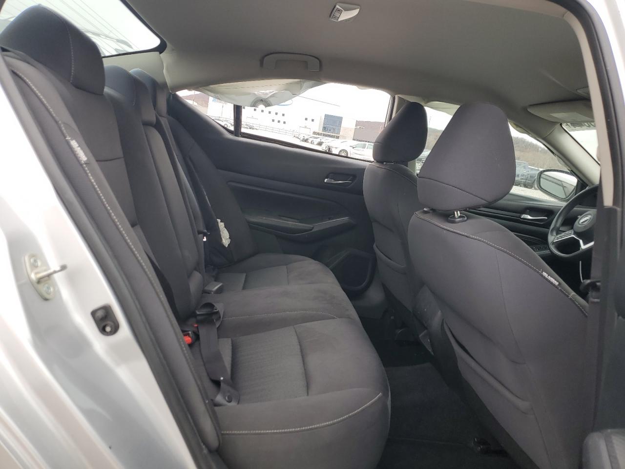 2020 Nissan Altima - Image 10