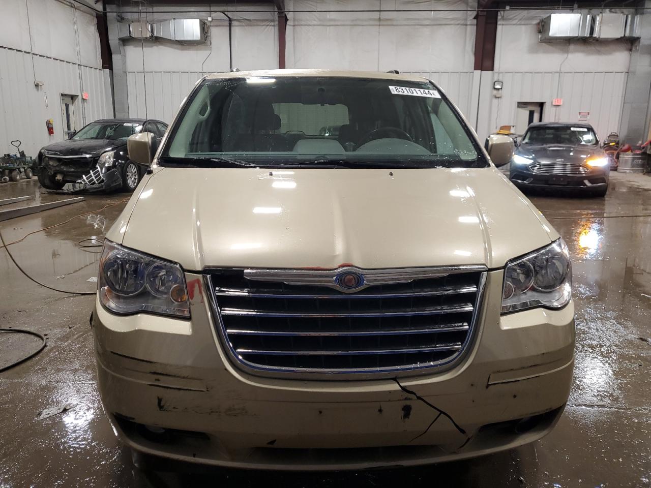 2010 Chrysler Town & Country - Image 5