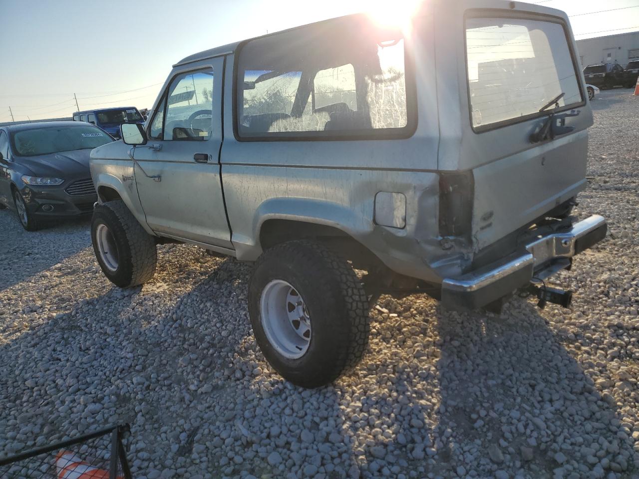 1987 Ford Bronco - Image 2