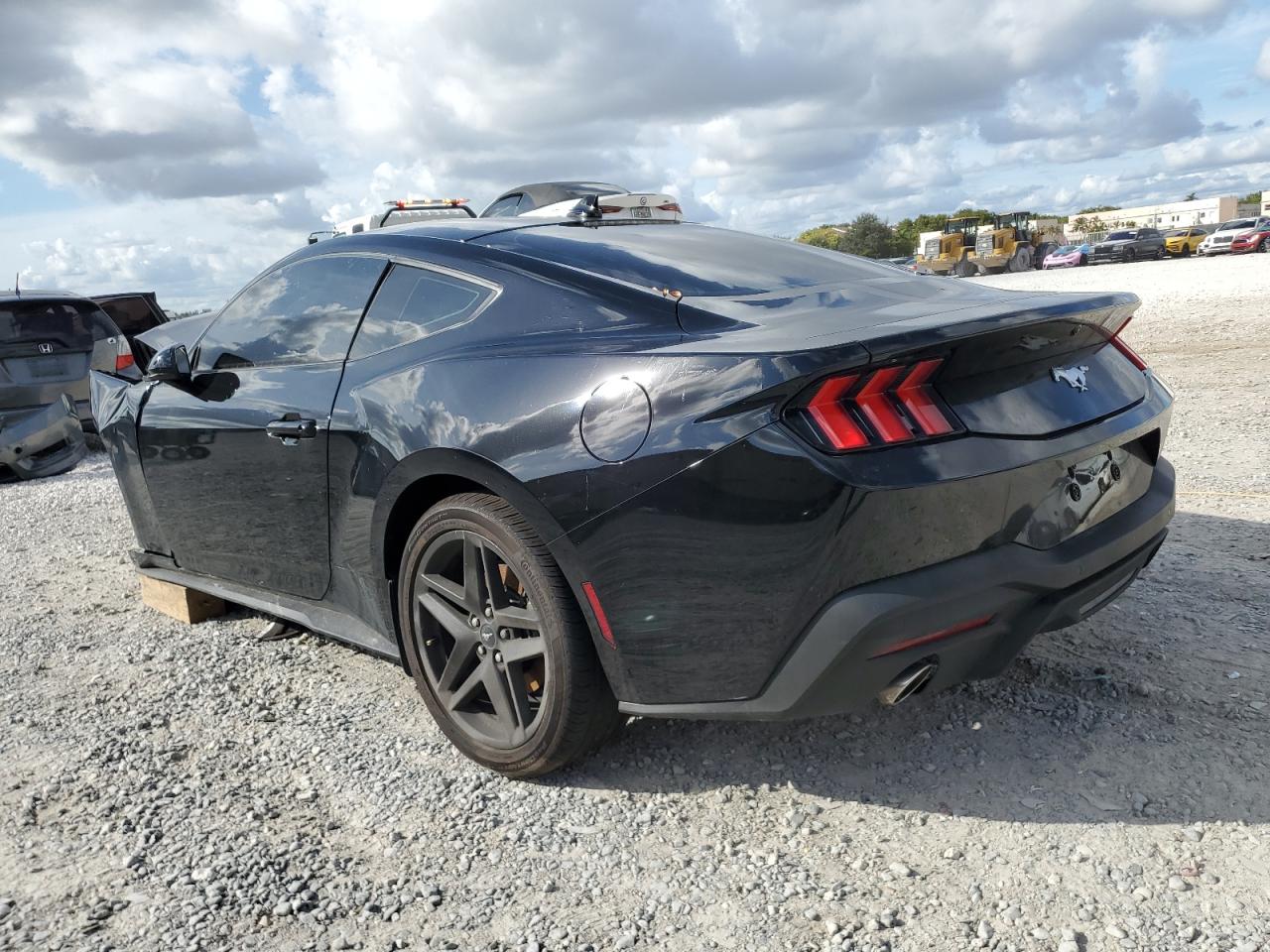 1FA6P8TH1R5136228 2024 FORD MUSTANG - Image 2