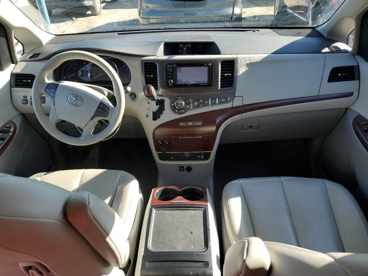 2014 Toyota Sienna - Image 8