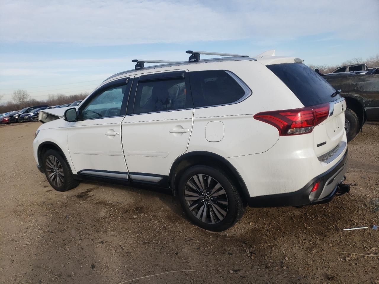 2019 Mitsubishi Outlander - Image 2