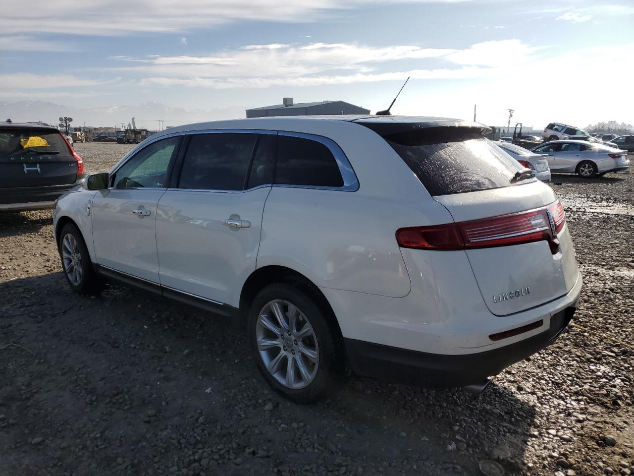 VIN 2LMHJ5FK2DBL50465 2013 LINCOLN MKT no.2