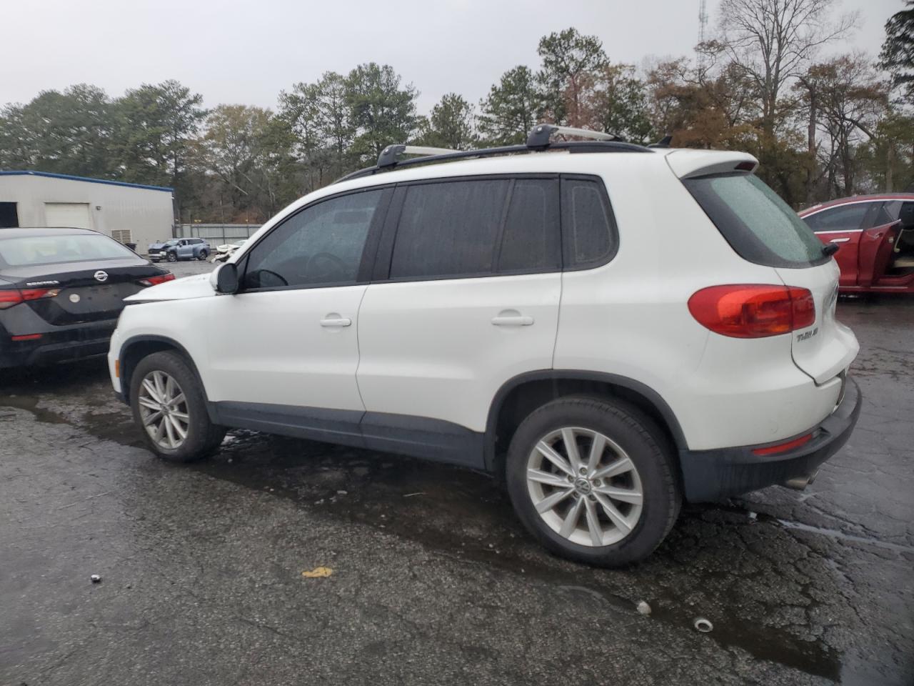 2017 Volkswagen Tiguan - Image 2