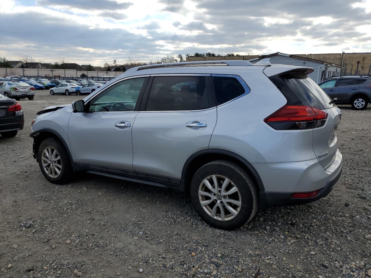 2017 Nissan Rogue - Image 2