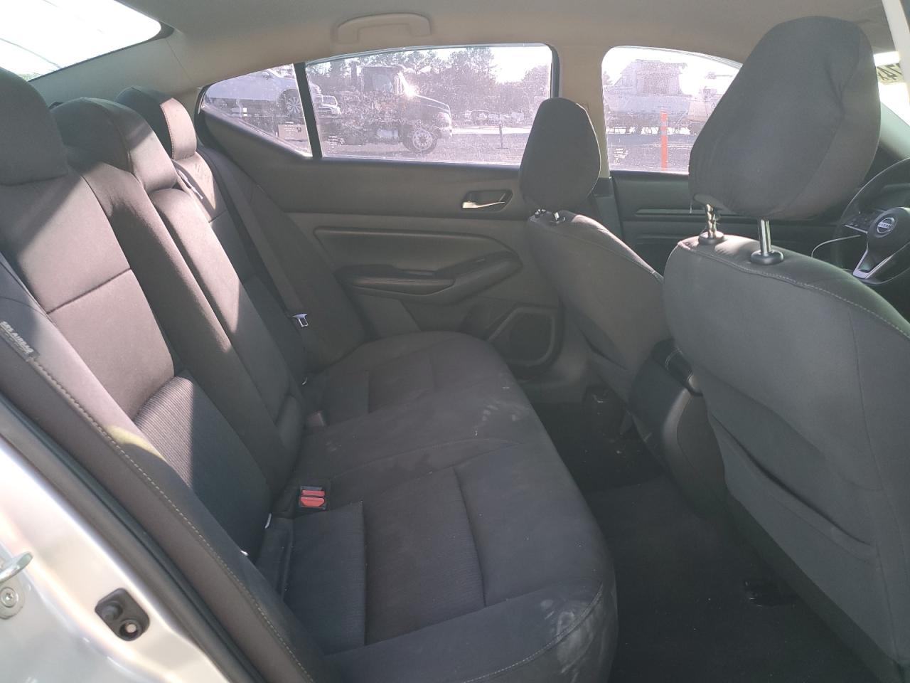 2020 Nissan Altima - Image 10