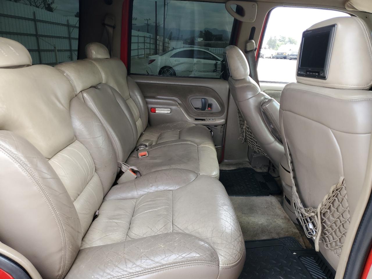 2000 Chevrolet Tahoe - Image 11