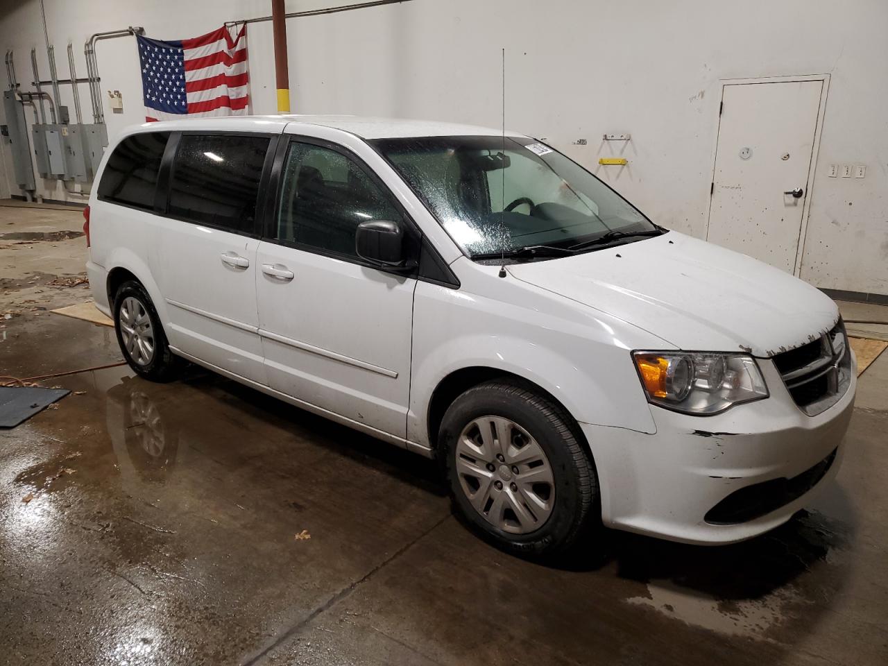 2017 Dodge Caravan - Image 4