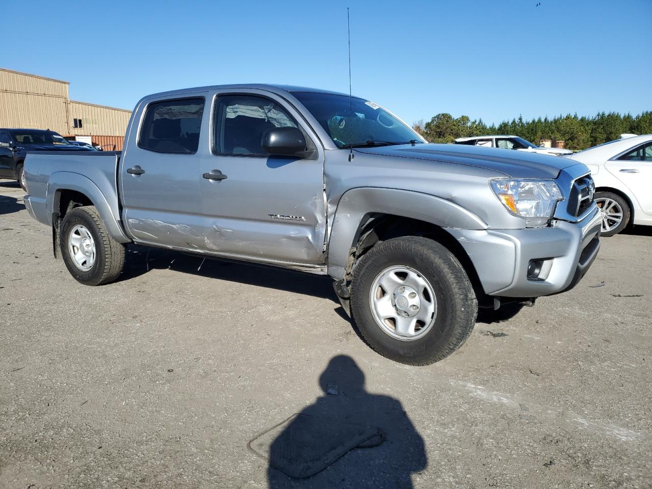 VIN 5TFJX4GN1FX045490 2015 TOYOTA TACOMA no.4