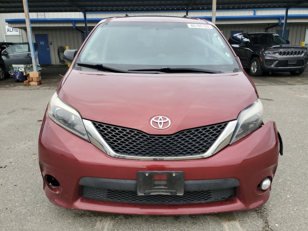 VIN 5TDXZ3DC3HS779056 2017 TOYOTA SIENNA no.5