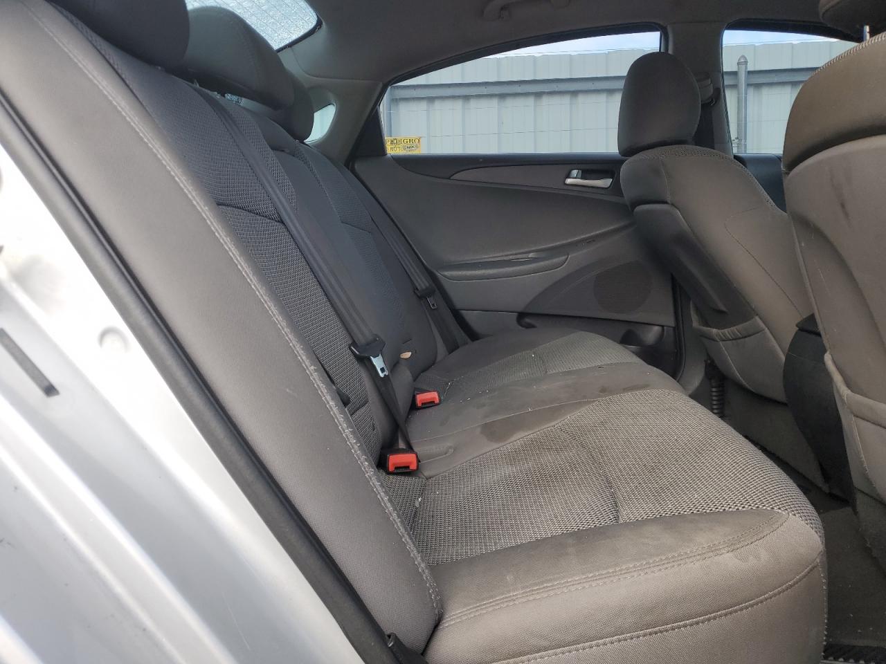 2011 Hyundai Sonata - Image 10