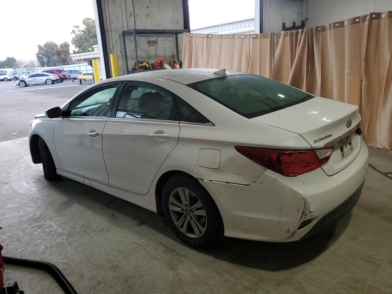 2014 Hyundai Sonata - Image 2