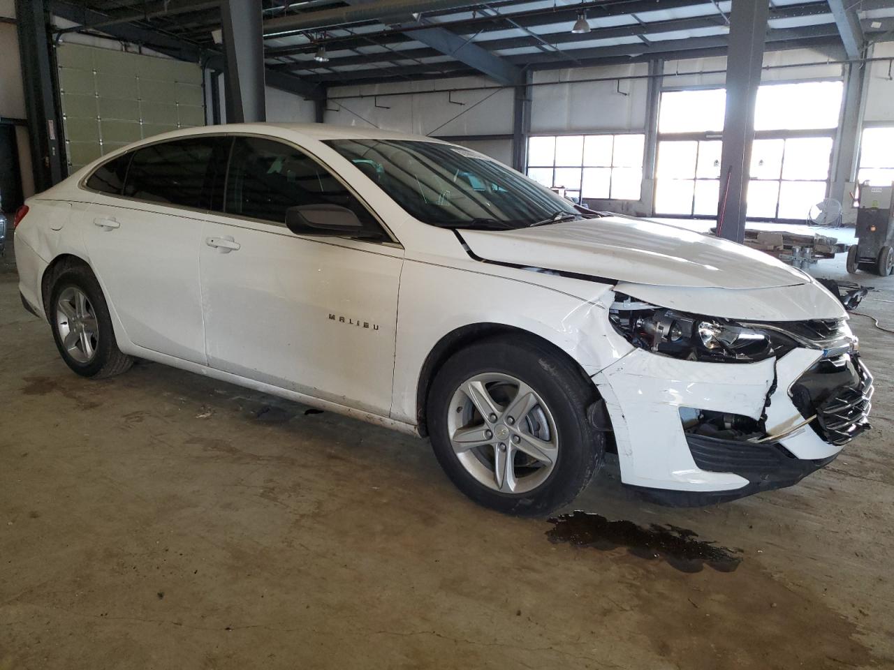 VIN 1G1ZB5ST6KF189803 2019 CHEVROLET MALIBU no.4