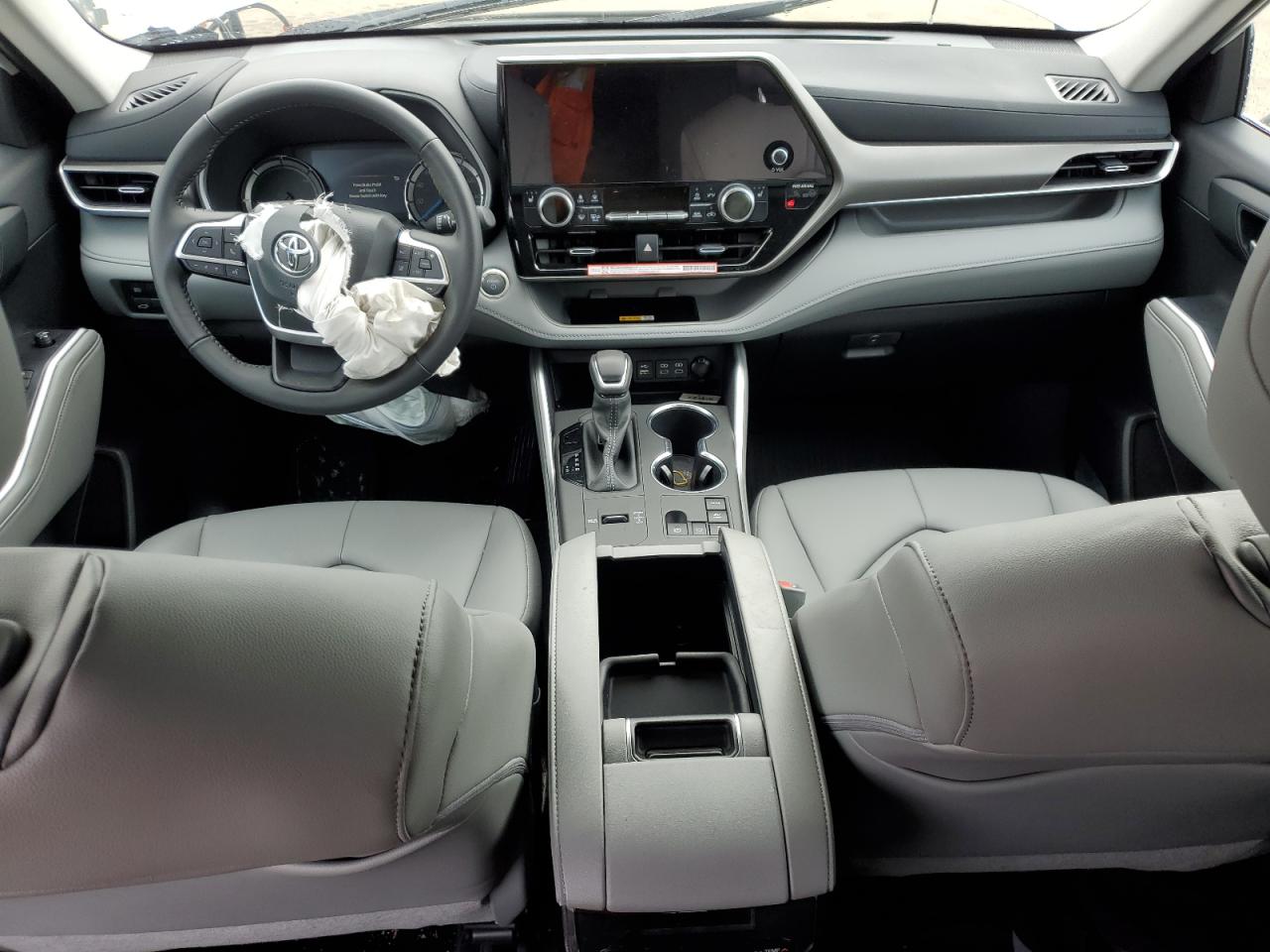 2024 Toyota Highlander - Image 8