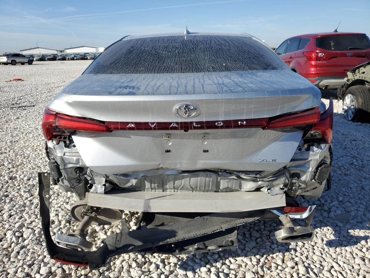 2022 Toyota Avalon - Image 6