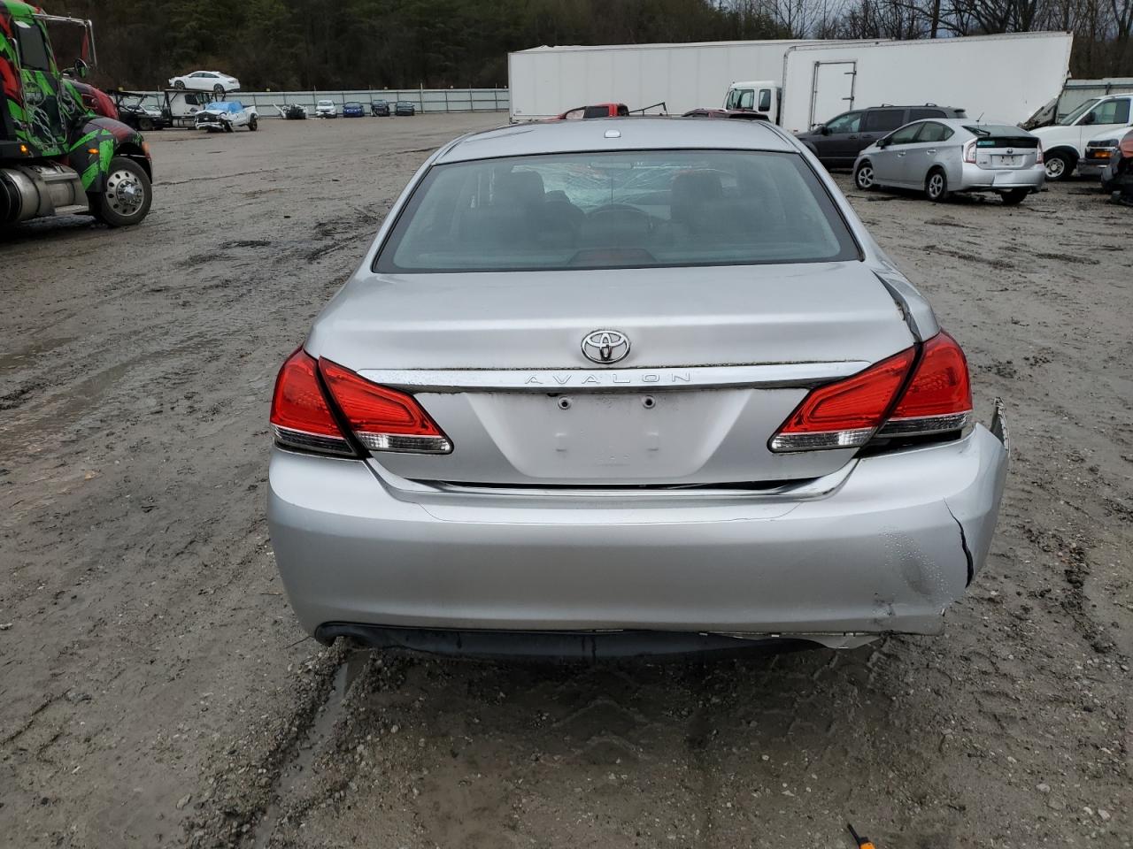 2011 Toyota Avalon - Image 6