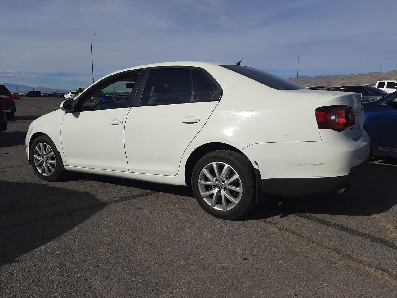 2010 Volkswagen Jetta - Image 2