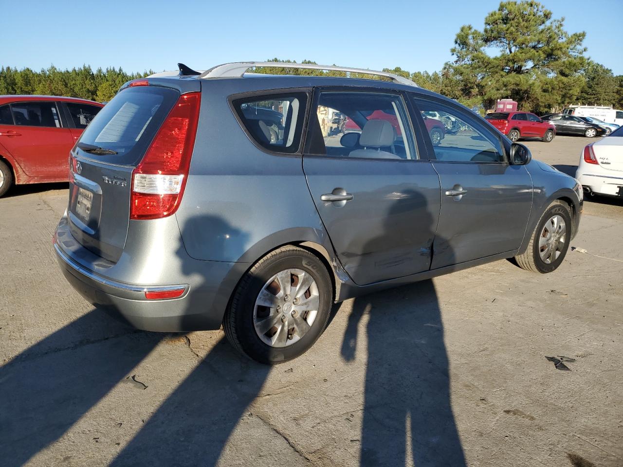 2011 Hyundai Elantra - Image 3
