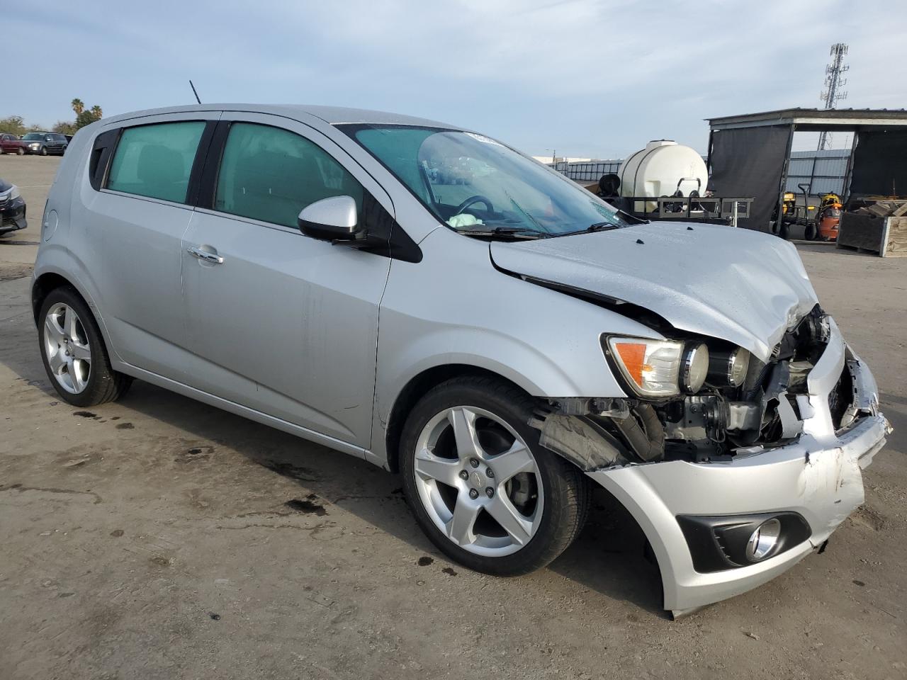 VIN 1G1JE6SB1F4210429 2015 CHEVROLET SONIC no.4