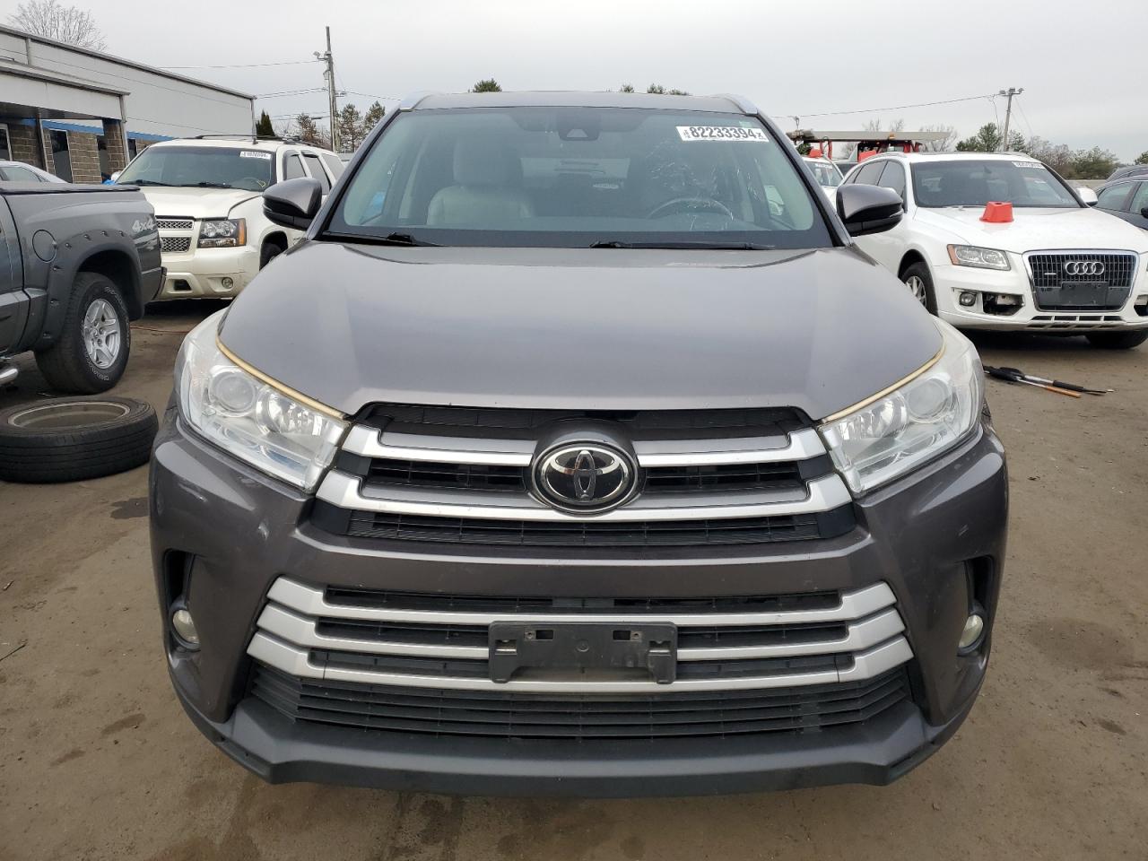 2017 Toyota Highlander - Image 5