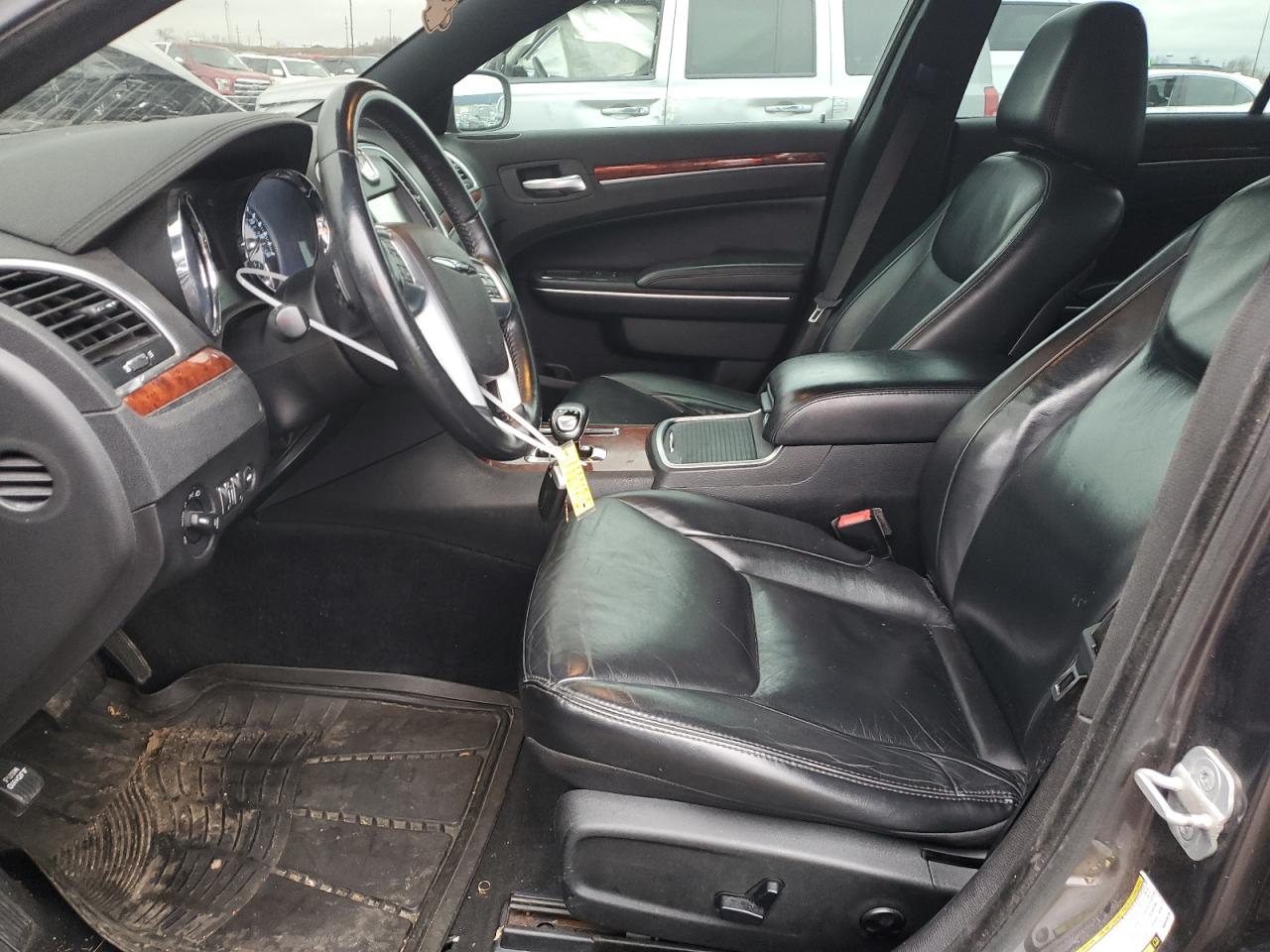 2013 Chrysler 300 - Image 7