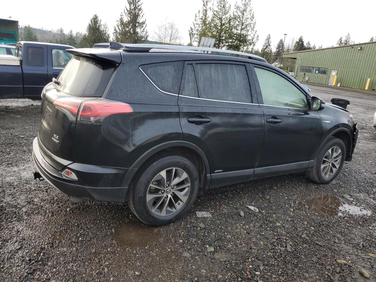 VIN JTMRJREV0JD212324 2018 TOYOTA RAV4 no.3