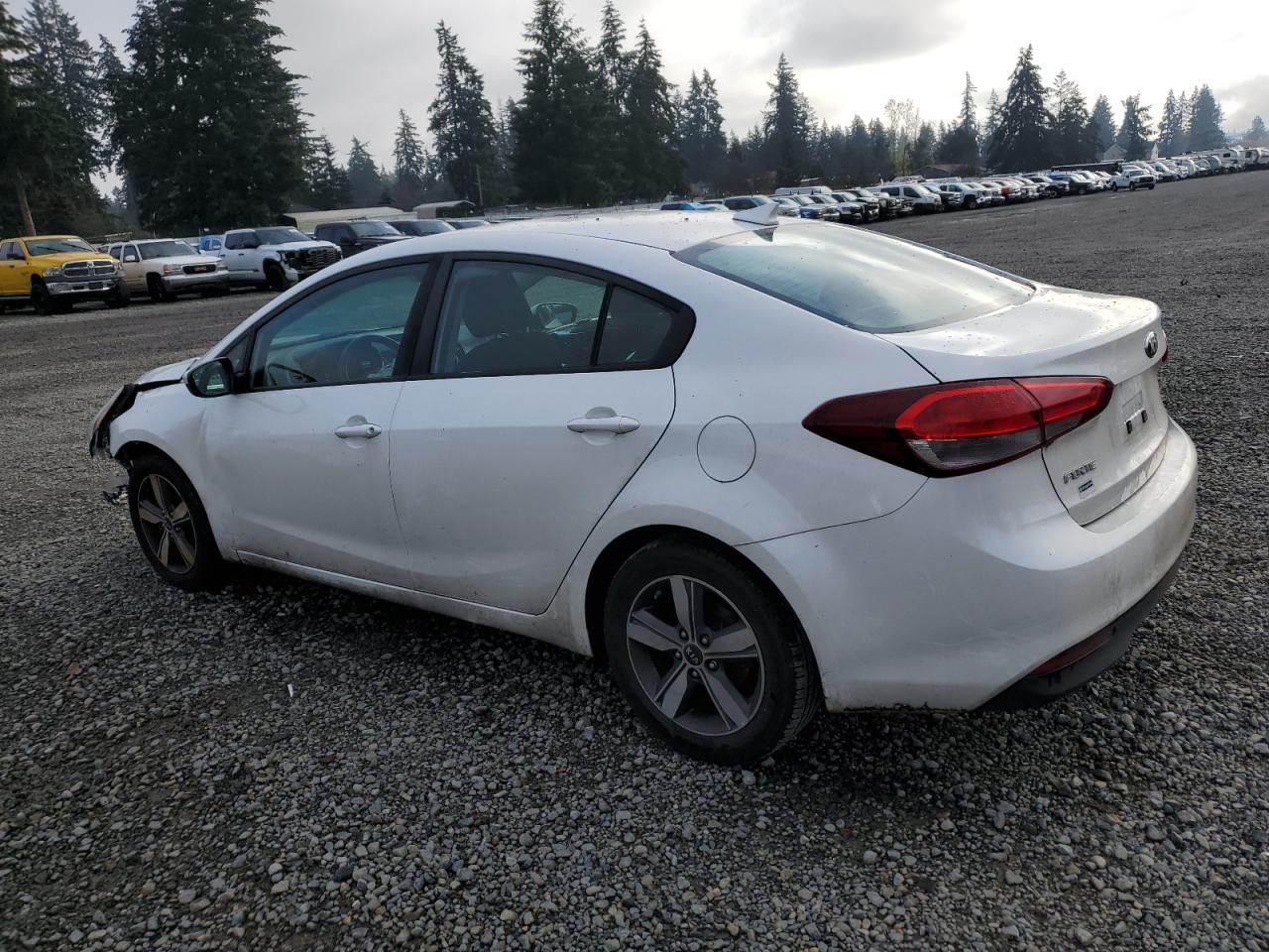 VIN 3KPFL4A71JE253048 2018 KIA FORTE no.2