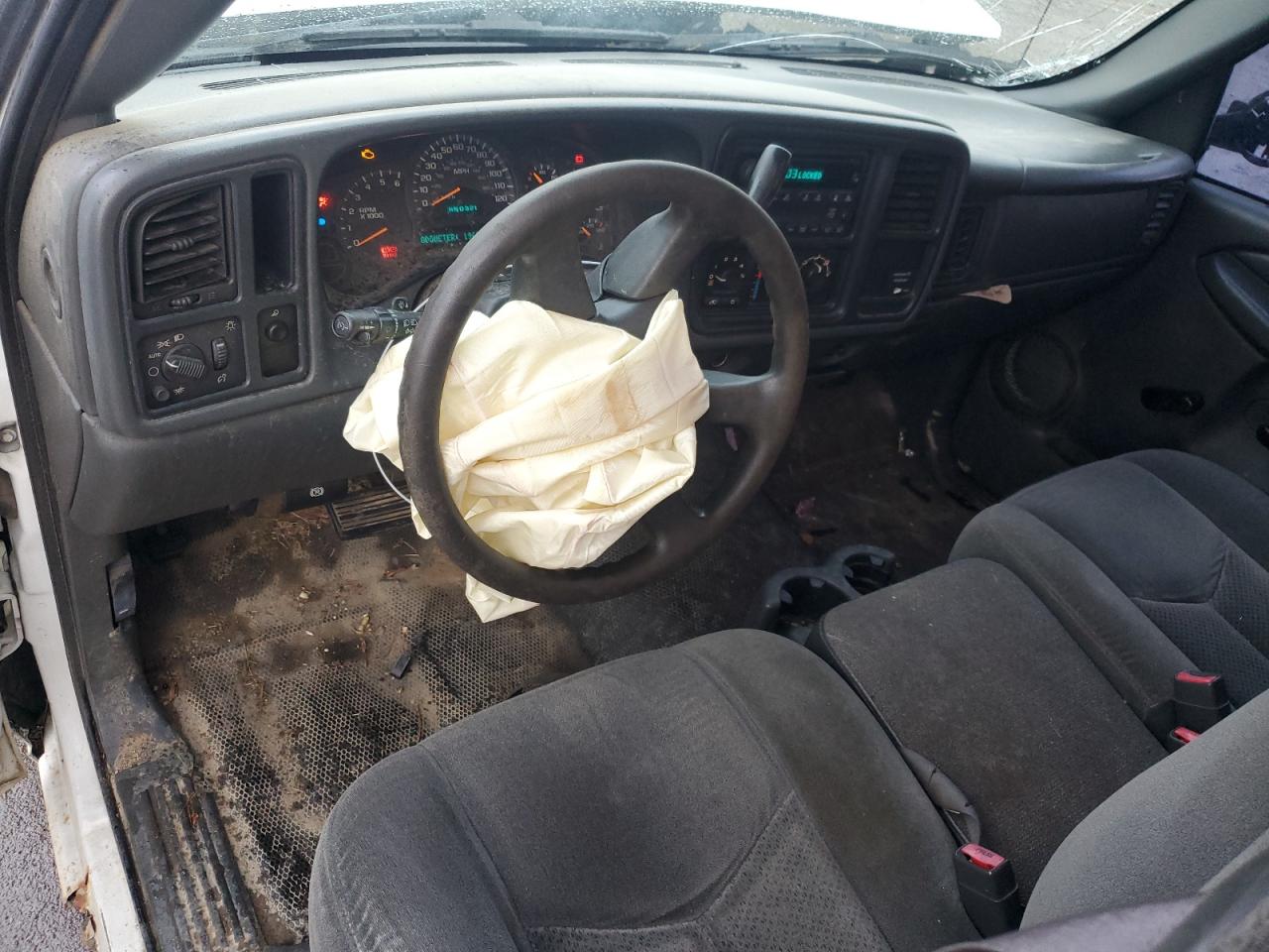 2004 GMC Sierra - Image 8