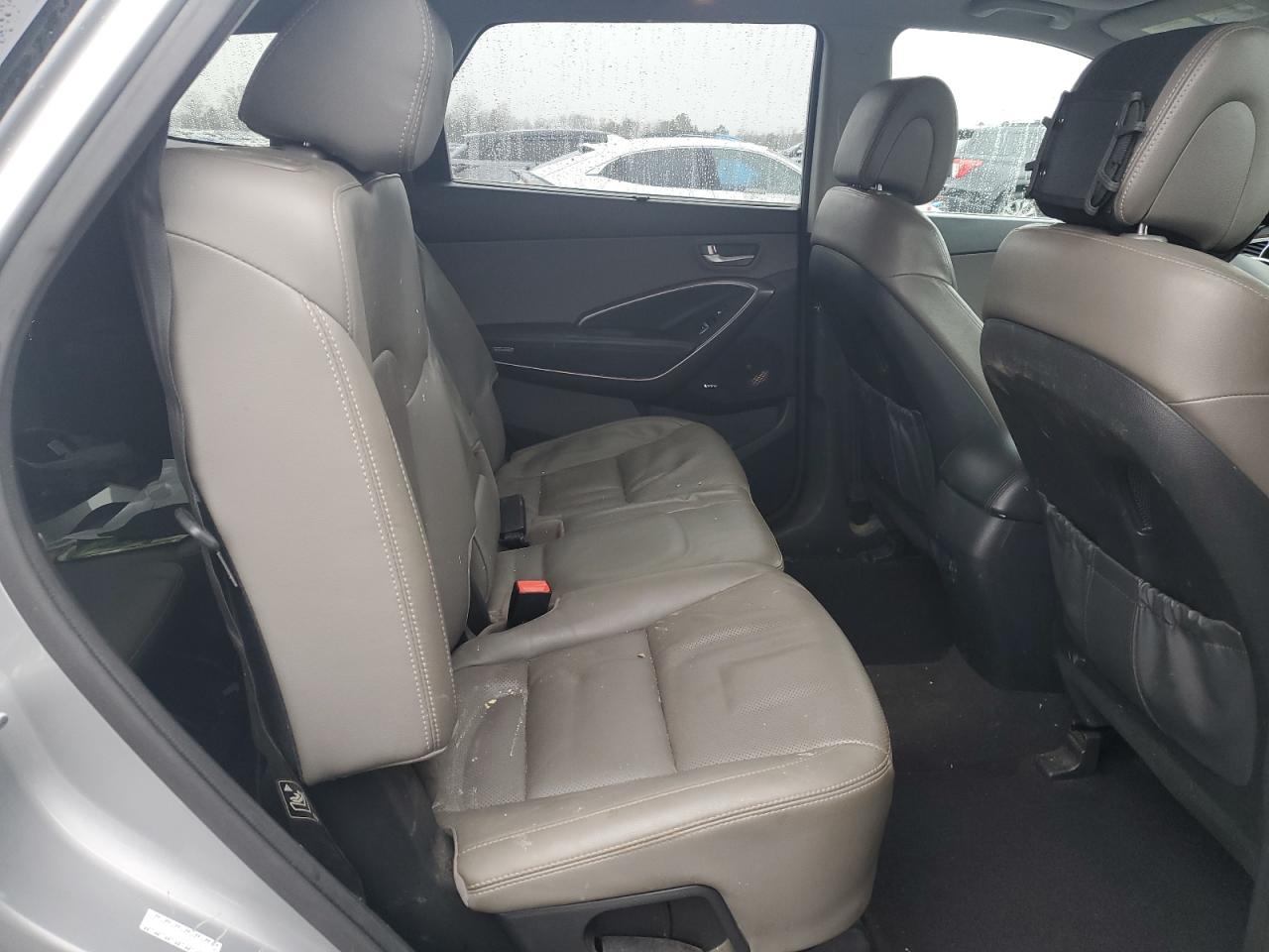 2017 Hyundai Santa Fe - Image 11
