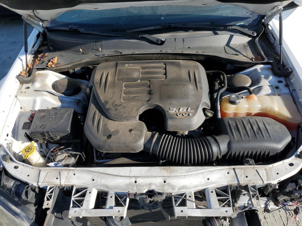 2016 Chrysler 300 - Image 13