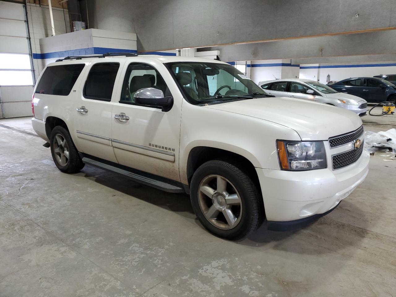 VIN 1GNSKKE72DR213951 2013 CHEVROLET SUBURBAN no.4