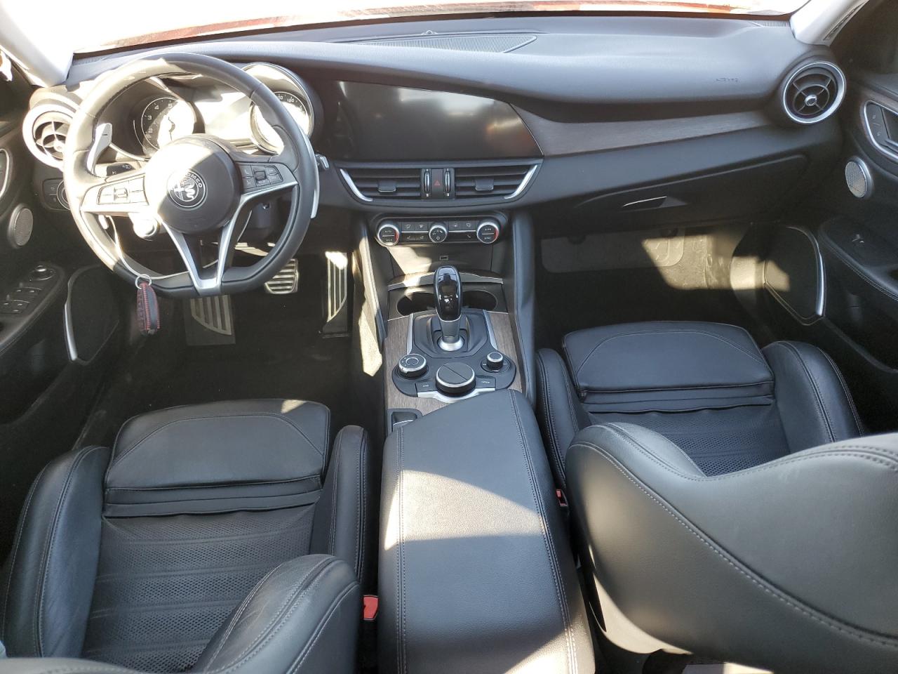 2017 Alfa Romeo Giulia - Image 8