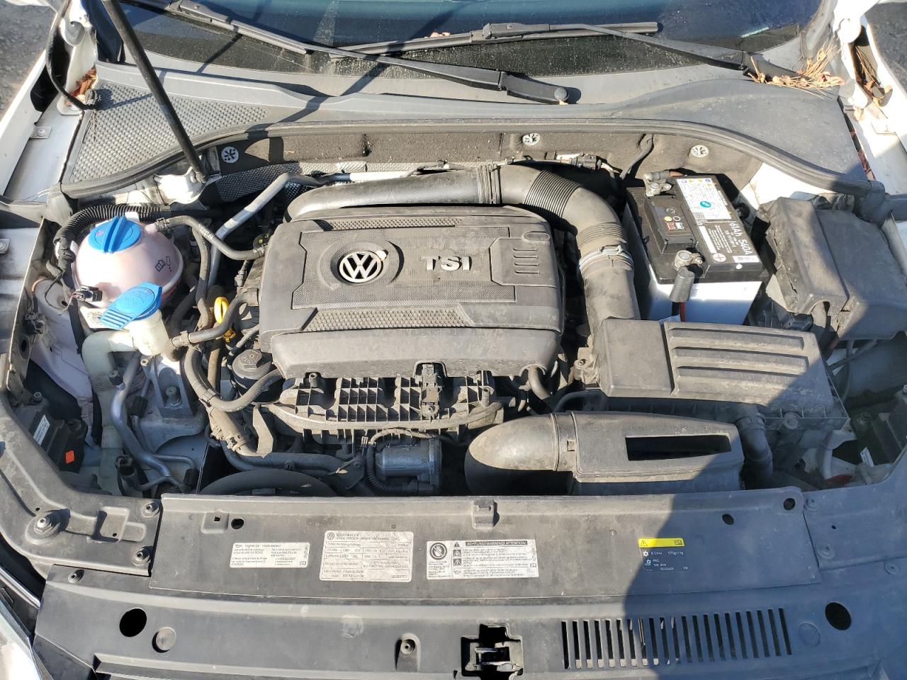 2015 Volkswagen Passat - Image 11