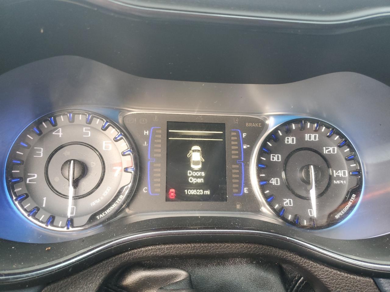 2015 Chrysler 200 - Image 9