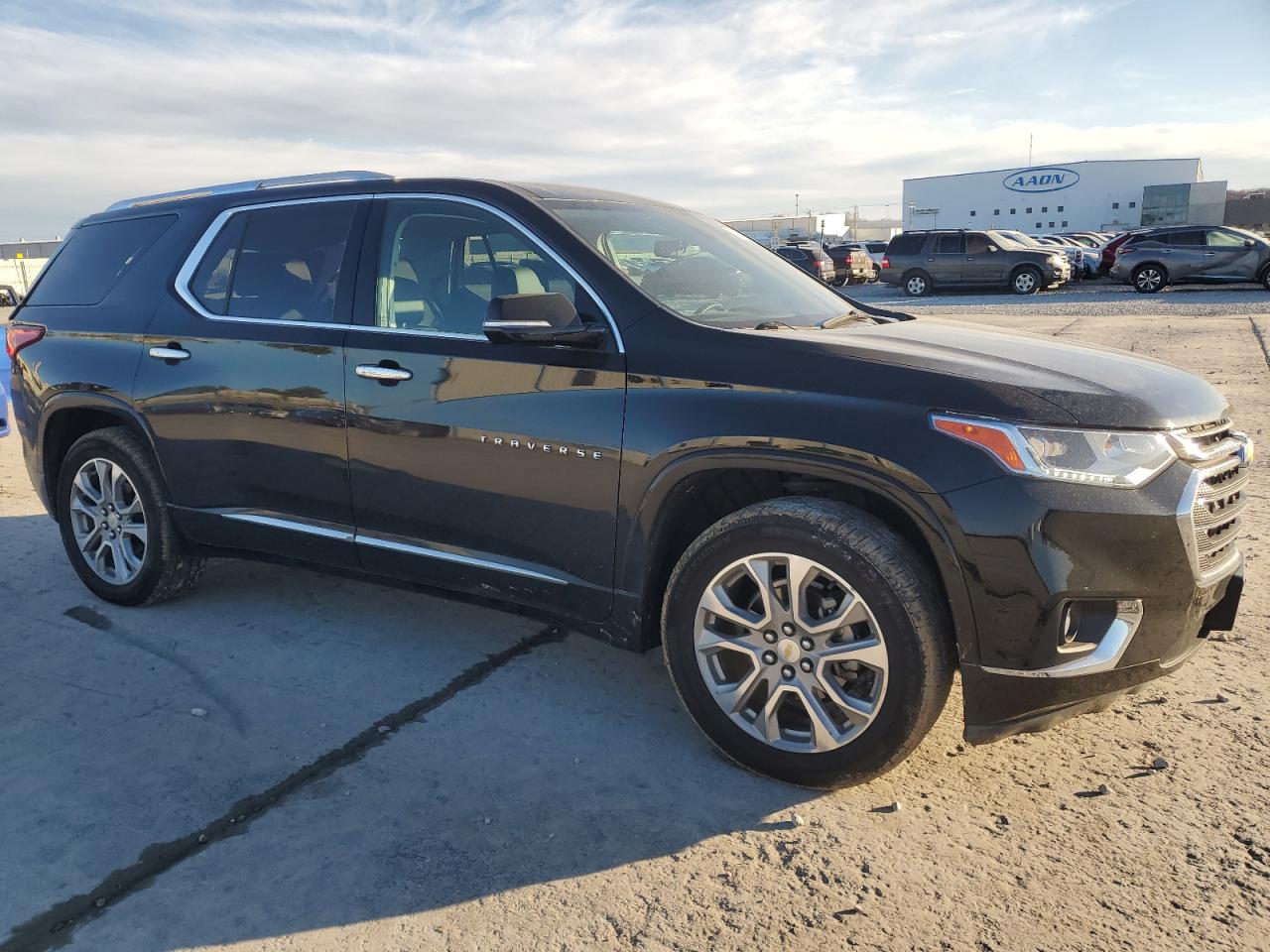 VIN 1GNEVJKW8JJ267100 2018 CHEVROLET TRAVERSE no.4