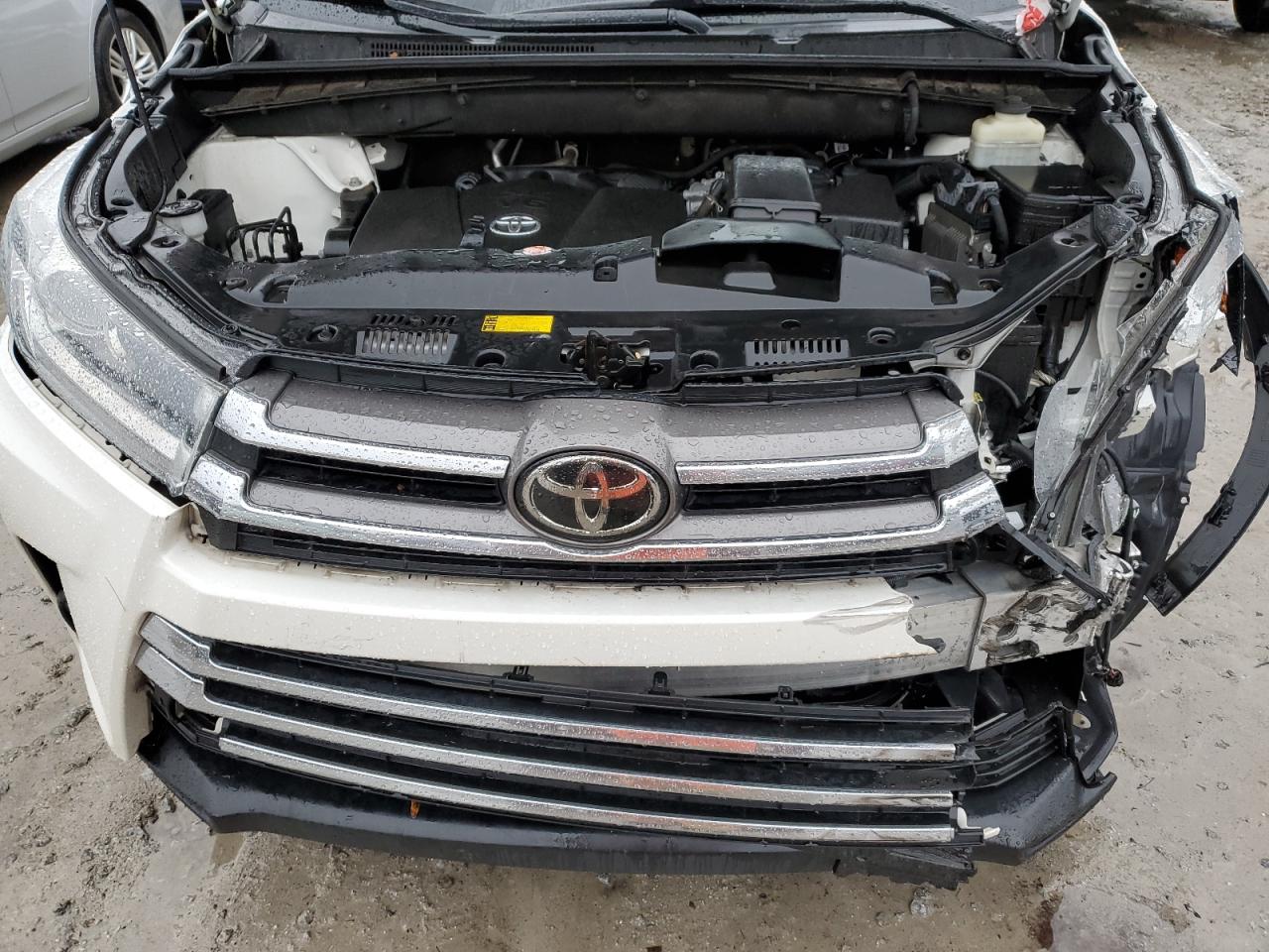 2018 Toyota Highlander - Image 12