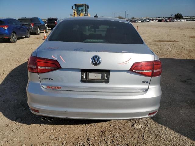  VOLKSWAGEN JETTA 2015 Серебристый
