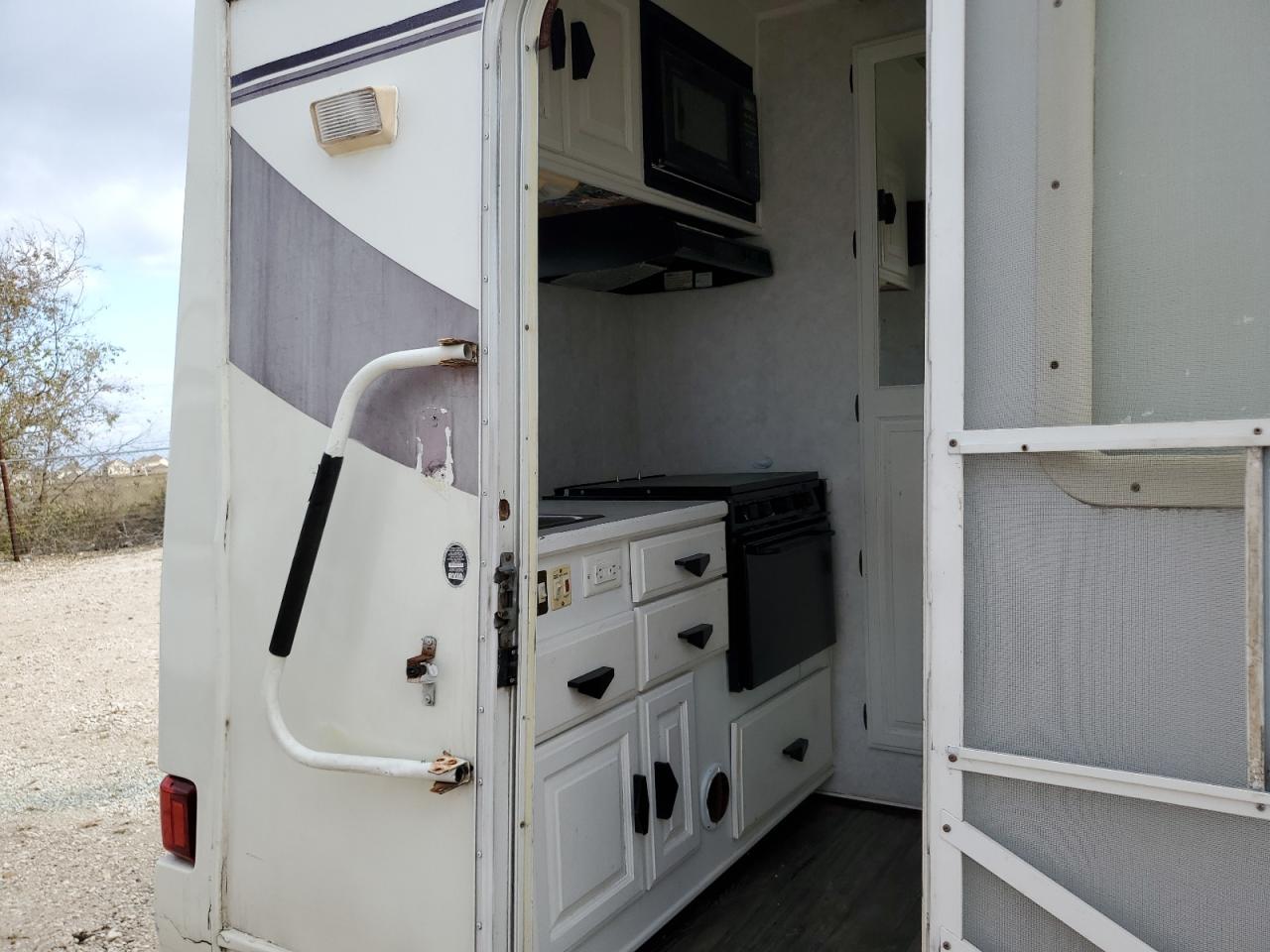 2001 Ford Econoline E350 Super Duty Cutaway Van VIN: 1FDWE35S41HA46856 Lot: 86447964